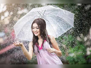 depositphotos_77306194-stock-photo-beautiful-girl-in-the-rain