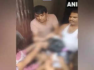 Delhi: Couple thrashed in Dwarka for torturing their 10-yr-old domestic helper
