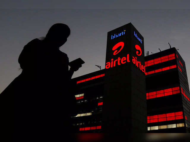 ​Bharti Airtel: Buy near Rs 880 | Stop Loss: Rs 855 | Target: Rs 930​