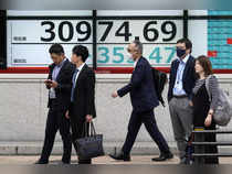 Asian shares fall after US tech falters, dollar and yields hold gains