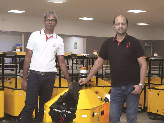Ati Motors' CEO Saurabh Chandra (R) and CTO Naveen Arulselvan (L)
