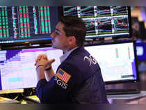 US stocks end mixed; Dow up for tenth straight day