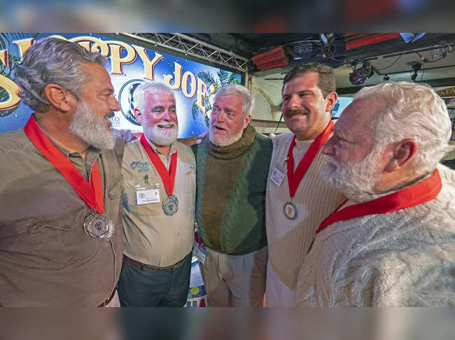Bell tolls for Wisconsin man who wins Hemingway look-alike contest