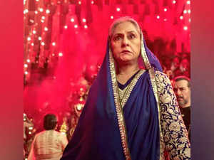 Twitter can't get enough of Jaya Bachchan's stern expressions in 'Dhindora Baje Re'