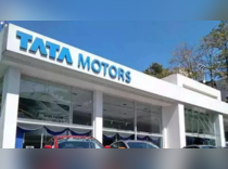 Strong Q1 show drives Tata Motors to fresh 52-week high. Should you buy?