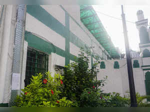 New Delhi: Railway puts notice on a masjid femoval of structures built on encroa...
