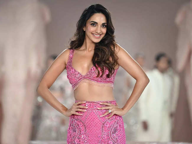 kiara-advani-steals-the-show-as-showstopper-in-barbie-inspired-outfit-at-india-couture-week.jpg