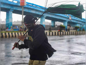 Mumbai on red alert for heavy rains, schools to be shut