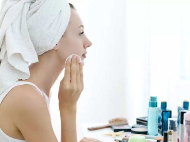 ​It takes more than just a makeup-removing wipe to remove the makeup​