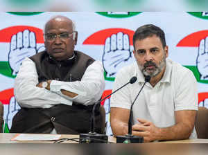 New Delhi: Congress leader Rahul Gandhi with party President Mallikarjun Kharge ...