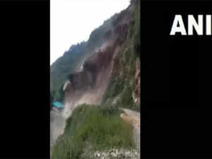 Himachal: Manglad-Bagvat Road closed after massive landslide
