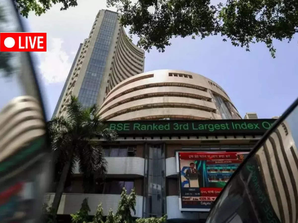 Closing Bell: Sensex rebounds 550 pts from day’s low, ends 149 pts higher; Nifty tops 19,600; M&M, TaMo rise up to 3% each