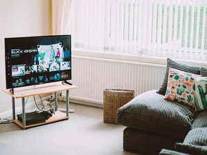 Best Smart TVs Under 15000: Best Picks For Small Rooms