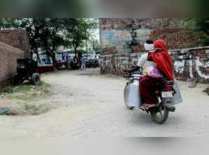 Exodus of informal workers creates crisis in Gurugram