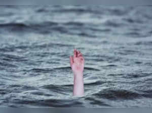 Two fishers feared drowned of Mumbai coast, Navy joins search