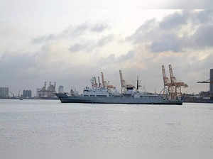Chinese warship docks in Colombo
