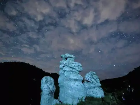 ​Meteor streaks​