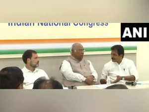 Mallikarjun Kharge, Rahul Gandhi meet Delhi unit leaders