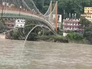 Uttarakhand: Two-wheelers banned on Ram Jhula Bridge after supportive wire breaks