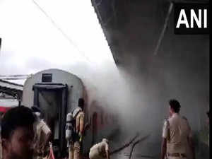 Fire breaks out in Udyan Daily Express at Bengaluru station, none hurt