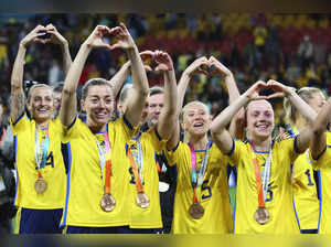 Soccer-Clinical Sweden beat Australia to clinch third place at World Cup
