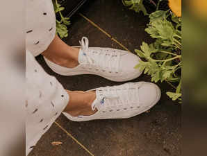 white-sneakers-women-3-e1612936860926