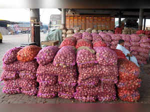 Govt raises onion buffer from 3 LMT to 5 LMT, to be sold at Rs 25 per kg from tomorrow