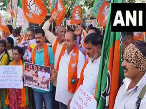Karnataka: BJP protests against releasing further water from Cauvery river to Tamil Nadu