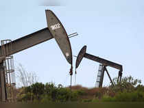 Goldman says oil stock draws cut bearish risk to Brent price