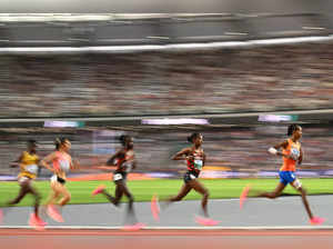 Netherlands' Sifan Hassan (R) competes in the women's 5000m heats during the World Athletics Championships at the National Athletics Centre in Budapest on August 23, 2023. (Photo by Jewel SAMAD / AFP)