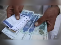 Pakistan rupee hits record low of 300 to the dollar : Traders