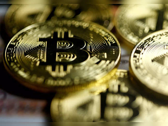 Bitcoin remained volatile this week owing to macroeconomic factors and lack of momentum