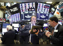 S&P 500 ends sharply higher, jobs data fuels interest rate optimism