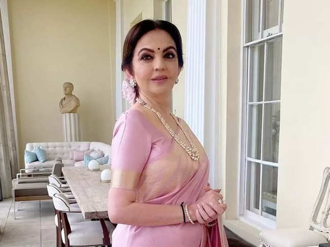 ​Nita Ambani stated that the Banarasi weave represents the diversity of Indian artistry and is supported by RIL Foundation's initiative Swadesh​.