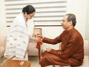 Mamata Banerjee meets Uddhav Thackeray