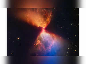 James-webb-space-telescope-hourglass-star-formation-crop