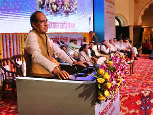 MP CM Chouhan announces to reduce food price from Rs 10 to Rs 5 a plate under Deendayal Rasoi Yojana