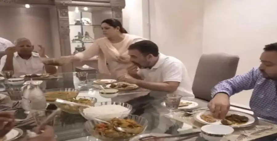 delhi: Political Masala: Lalu Yadav shares Champaran mutton recipe with Rahul Gandhi - Vimarsana News