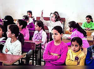 Syrian Children Return to School Amid War and Deep Economic Crisis
