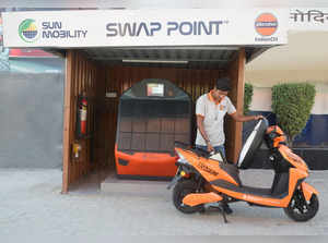 Swiggy’s fleet delivers millions of orders each month with delivery executives traveling an average of 80- 100 km daily. With quick access to battery-swapping stations in close proximity to hubs of delivery activity such as busy restaurants, Swiggy aims to encourage its existing fleet of delivery executives to transition to EVs.