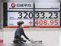 Asia stocks fall as global growth concerns mount