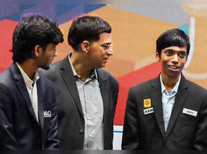 Kolkata: Indian chess players Viswanathan Anand, D. Gukesh and R. Praggnanandhaa...