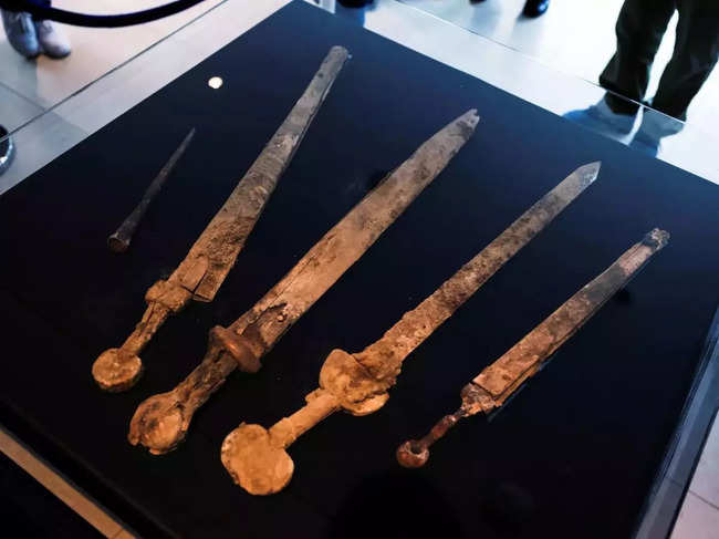 Roman-era swords discovered