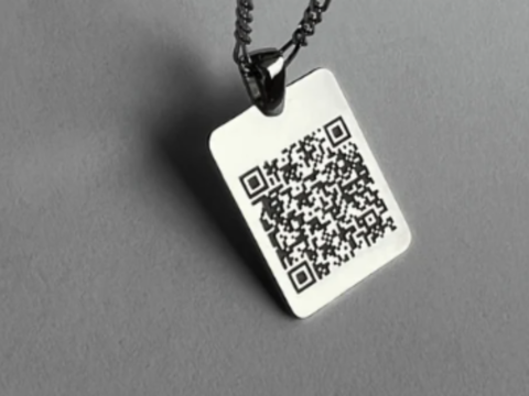 Personalized QR Code Necklace – OTANTO