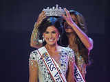 Vanessa Goncalvez crowns contestant Irene Esser Miss Venezuela 2011