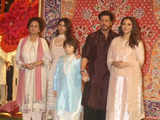 ‘Jawan’ lights up Ambanis' Ganesh Chaturthi party! Shah Rukh Khan poses with family at 'Antilia', pics go viral