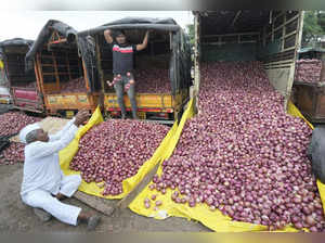 Nashik: Workers at Vinchur onion market during farmers and traders’ strike again...