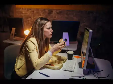  Don&rsquo;t eat on your work desk