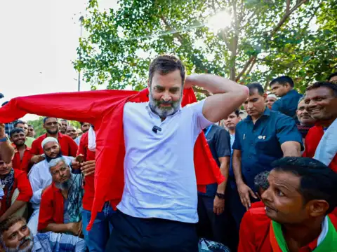 Rahul Gandhi with porter friends
