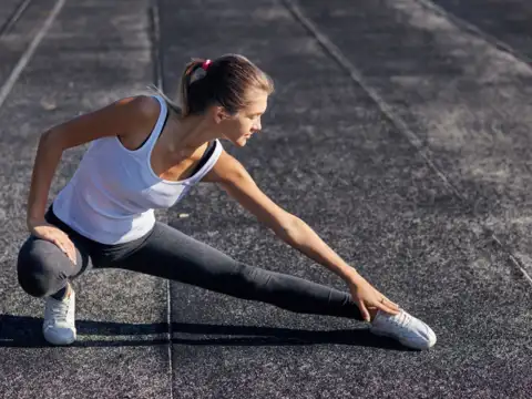 Lunges with a toe touch